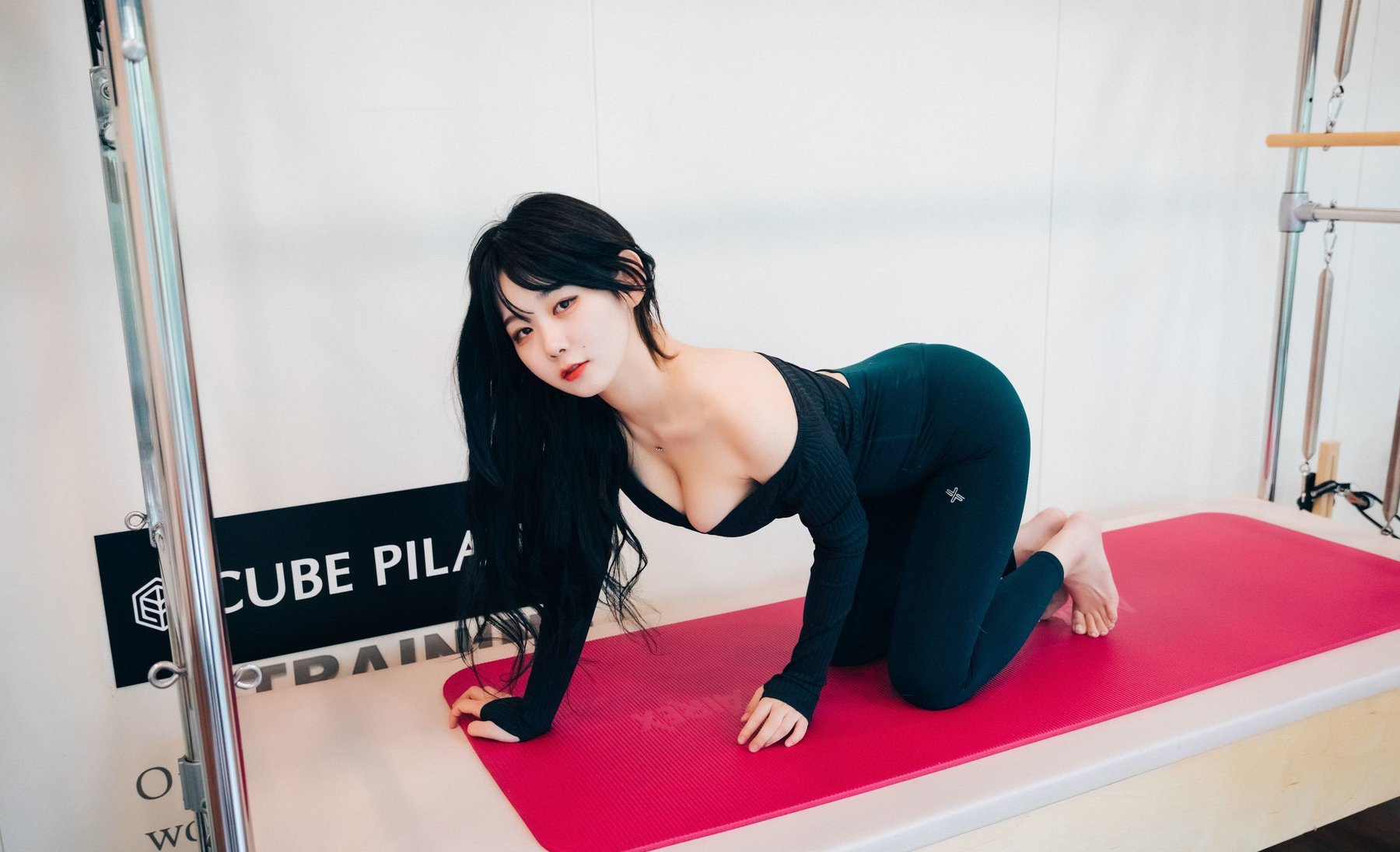 Pilates  ϼͼ Zia Instructor ϺLoozyд P.1 